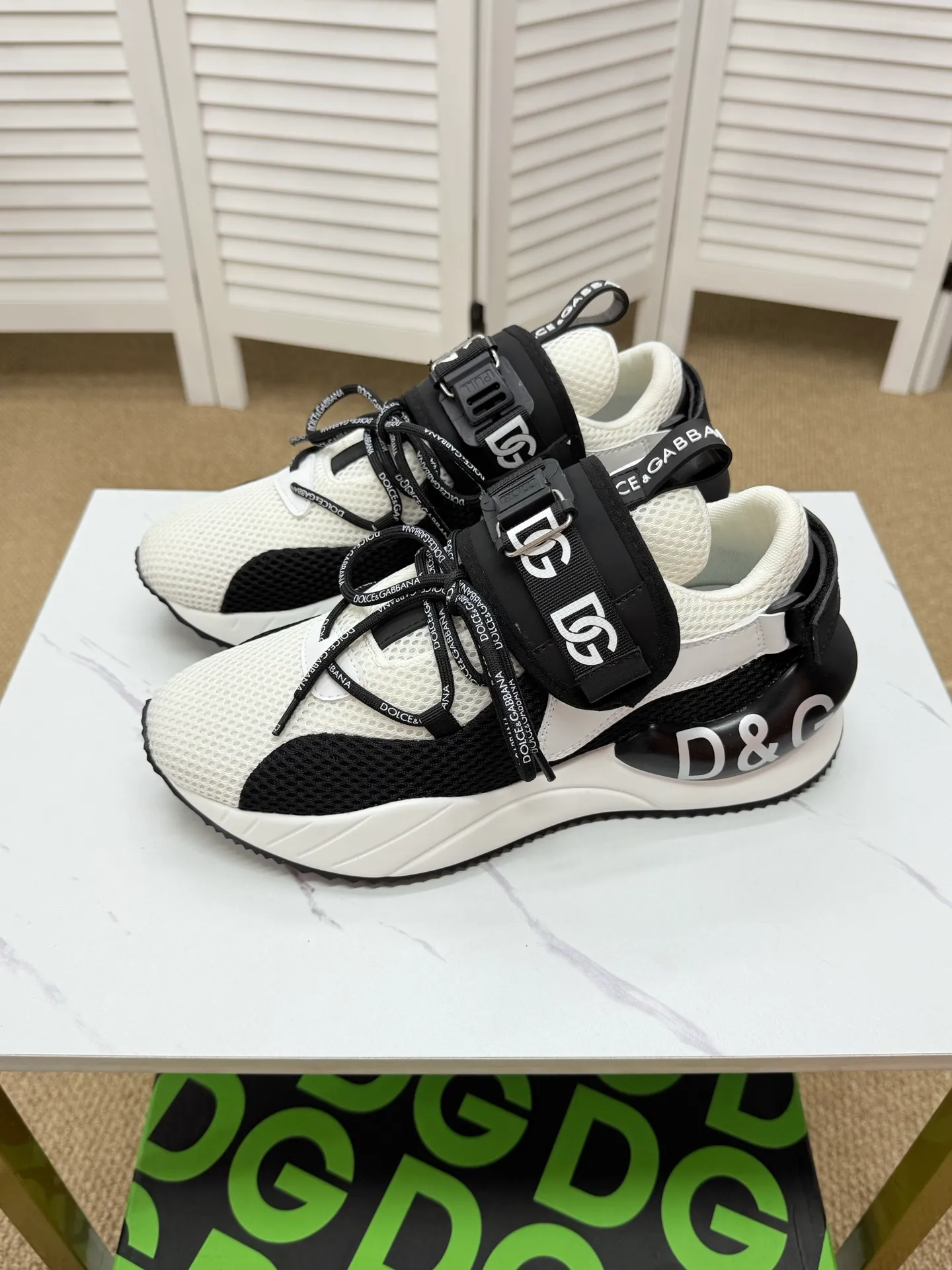 Men's clothing and shoes 230. The latest sports and casual shoes for couples (DG) are fashionable and versatile, and can add luster to various looks. Create an exquisite design with unique dynamic vitality and modern atmosphere, showing modern elegance. Size: 35-46 (custom-made sizes 45 and 46 are non-refundable) Se